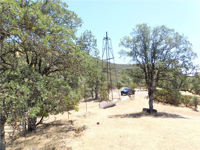 997 Watertrough Rd, Clearlake Oaks